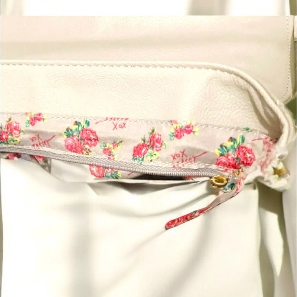 Betsey Johnson XO Celyn Top Handle Crossbody Bag Floral Scarf Tan Grey pre loved
